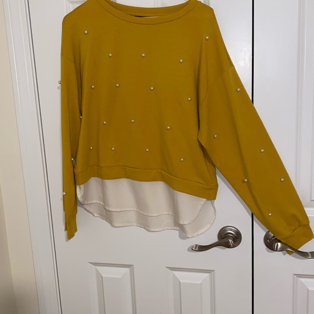 Dressy sweater with pearls